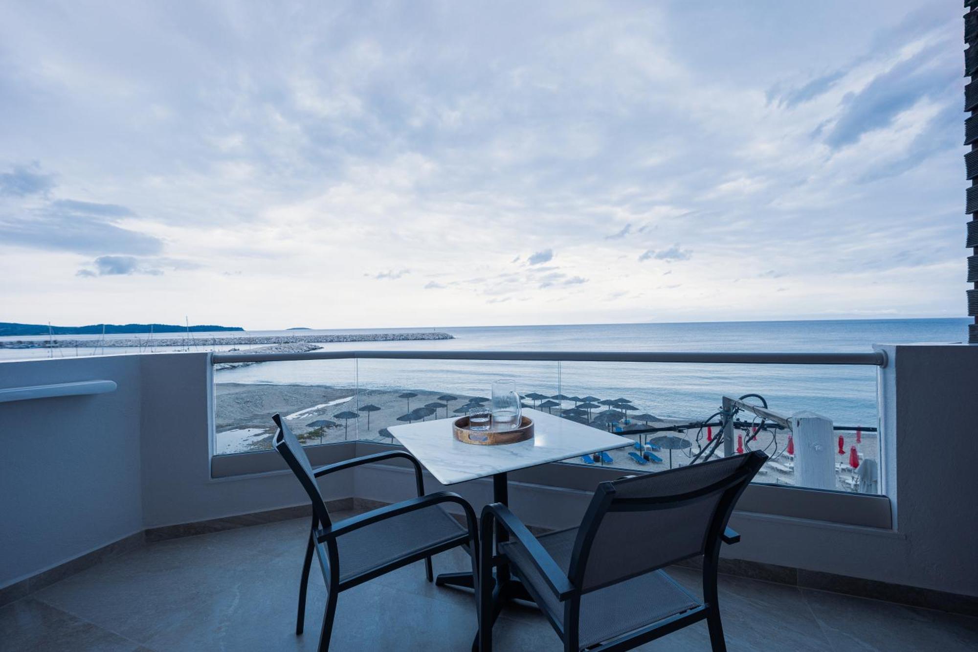 Anna Beach Suites Limenaria  Eksteriør billede