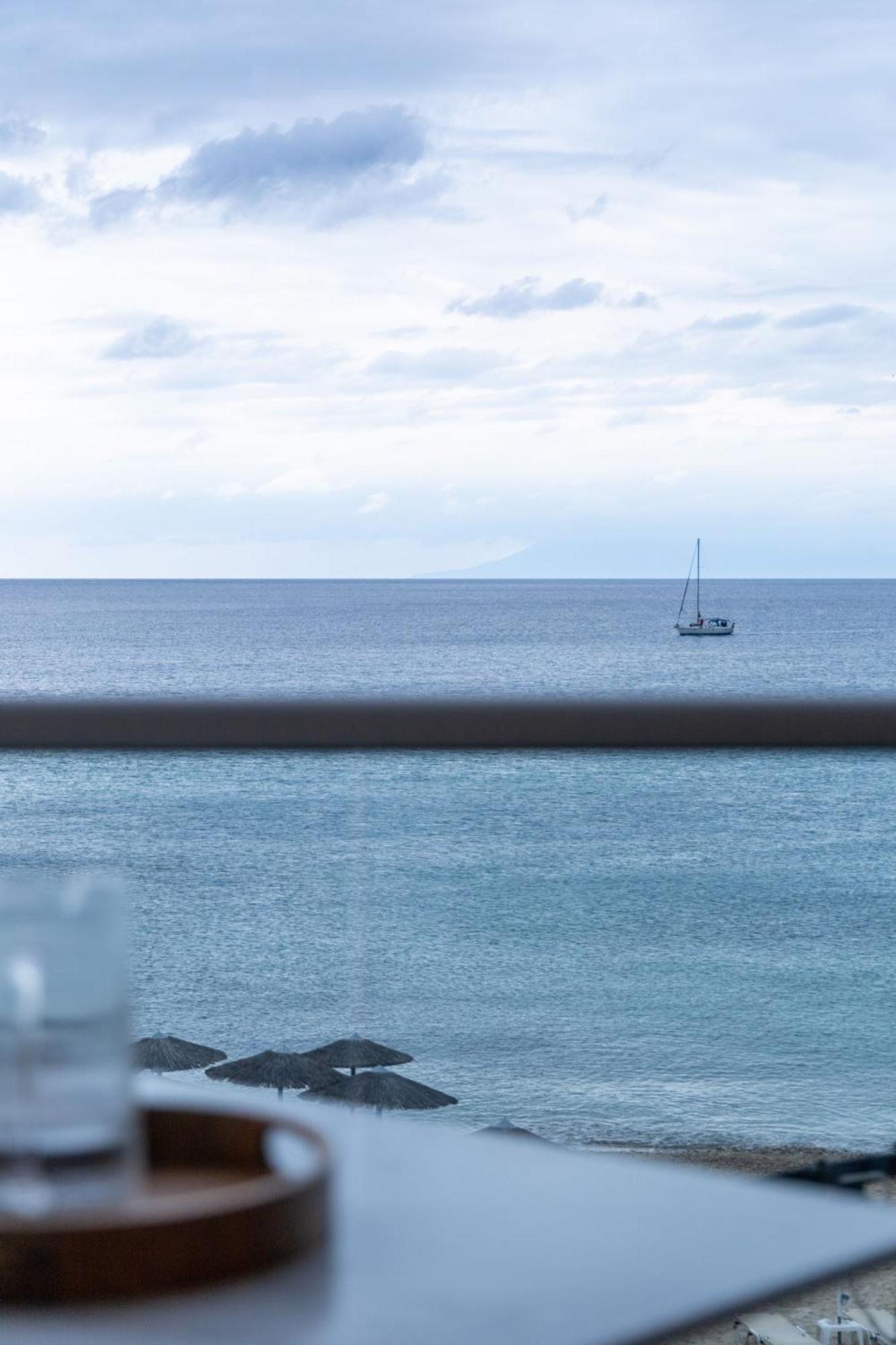 Anna Beach Suites Limenaria  Eksteriør billede